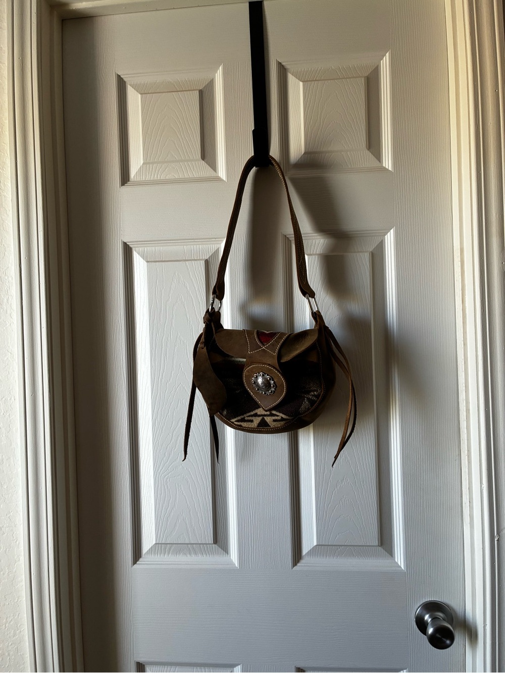 Western-Style brown leather Shoulder Bag with Concho Detail